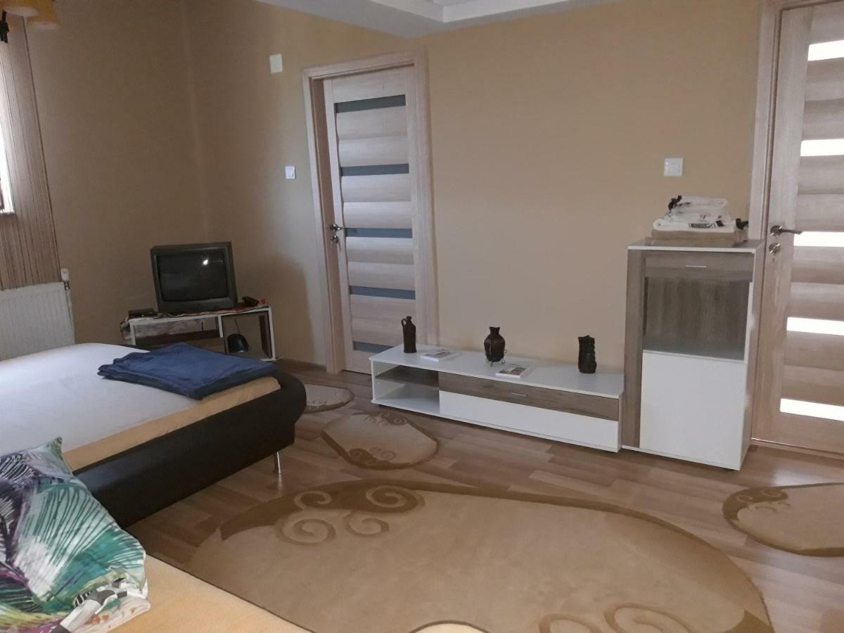 Colț de rai Apartment Resita Exterior foto